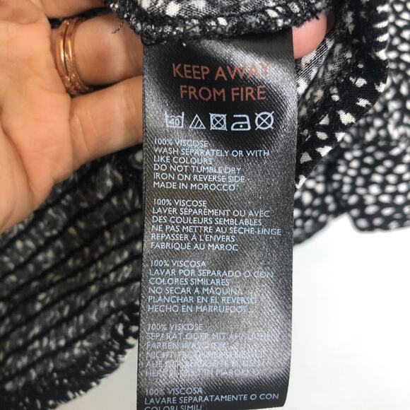 Urban Outfitters Crop Top Twist Front Puff Sleeve Black White Pattern Smocked M - Picture 6 of 7